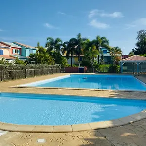 Maison Mitoyenne , Piscine,citerne, Jardin, Parking, Appartement